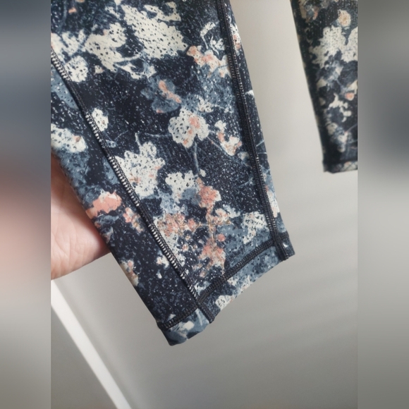 Lululemon Speed It Up Tight In Spring Bloom Floral Multi Sz 12 Like New Leggings - Picture 3 of 6